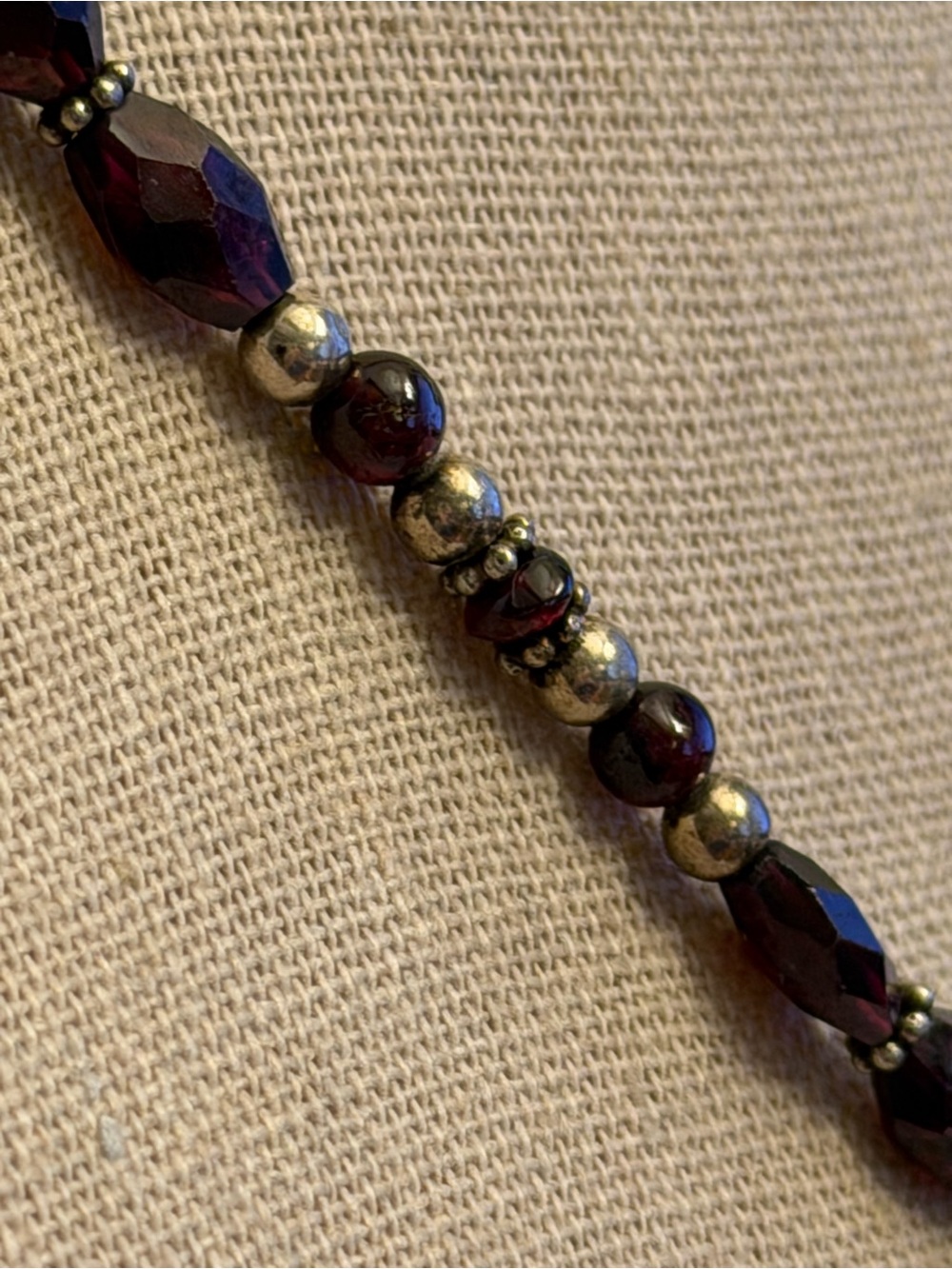 Heart Pendant with faceted garnets & silver beads Necklace - SS lobster clasp - Picture 4 of 10
